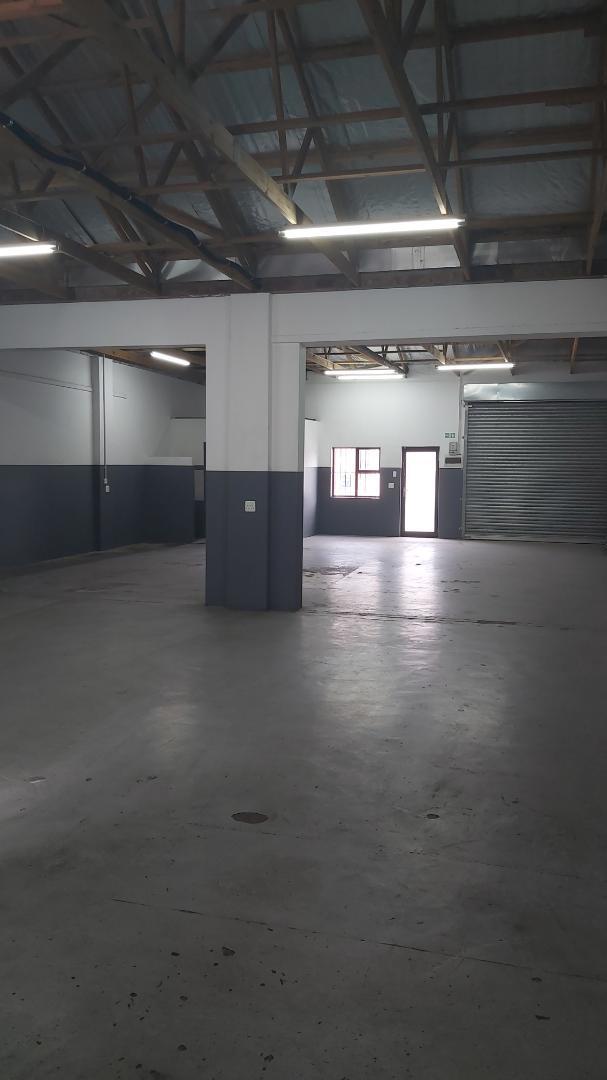 To Let Commercial Property for Rent in Overbaakens Eastern Cape